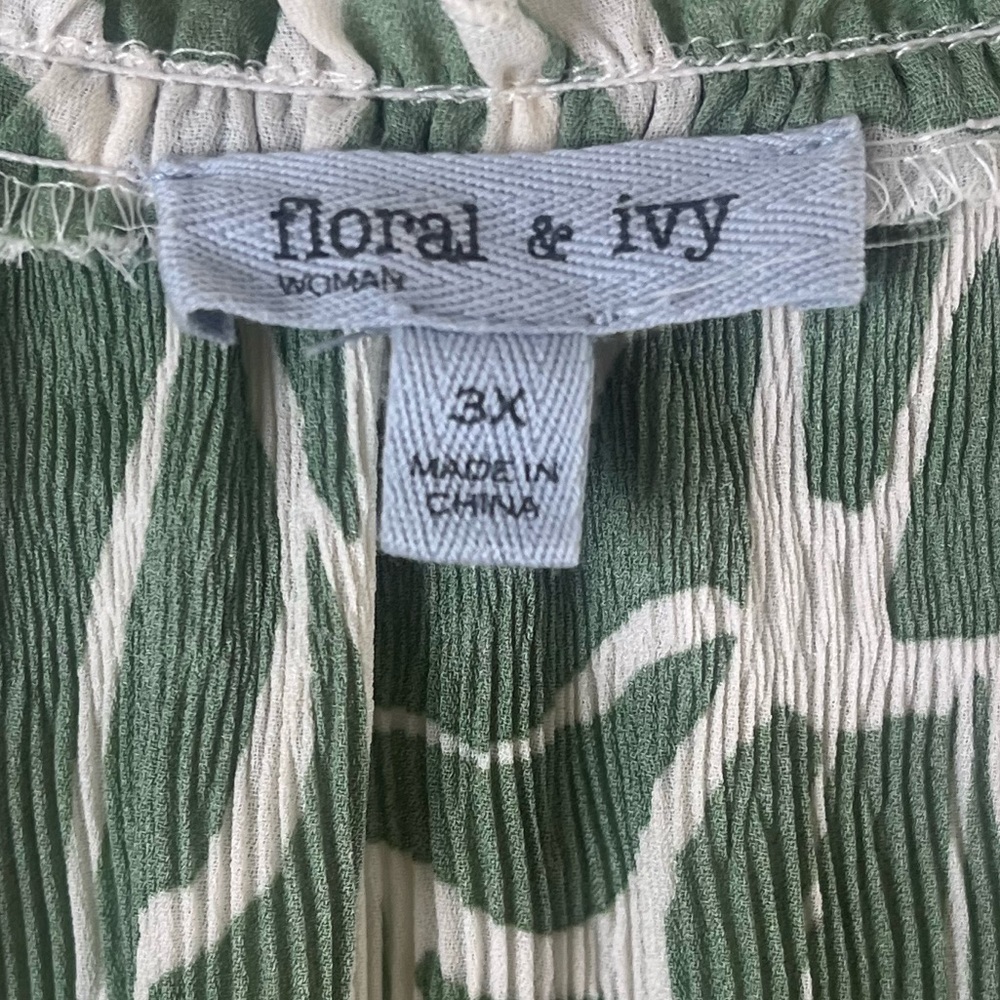 Lightweight Green and White Leaf Print Blouse - Picture 3 of 6